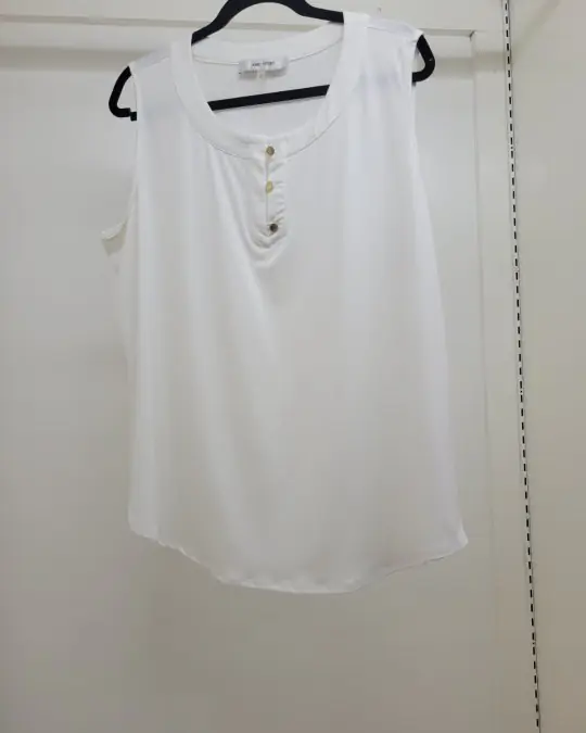 Jones Studio Plus Size White Henley Sleeveless Blouse