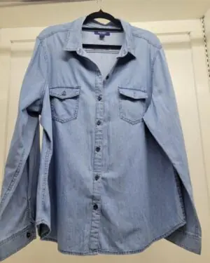 Old Navy Women’s Lightweight Denim Chambray Shirt