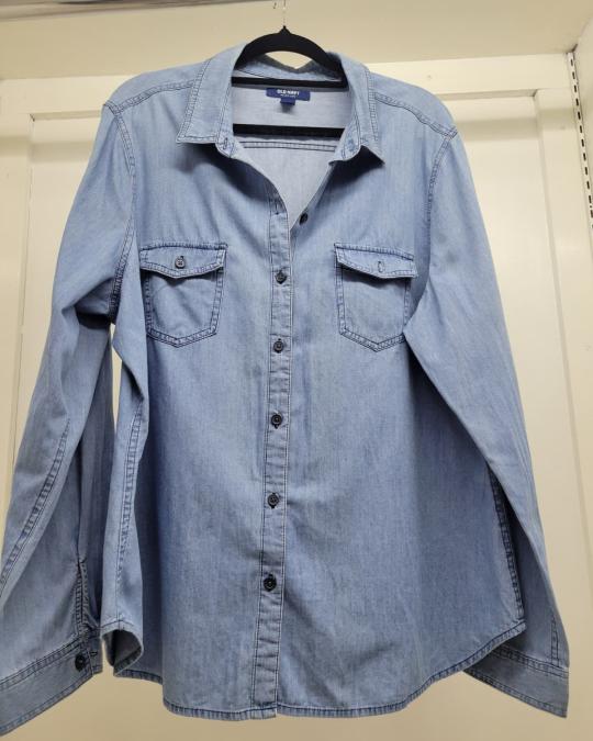 Old Navy Women’s Lightweight Denim Chambray Shirt